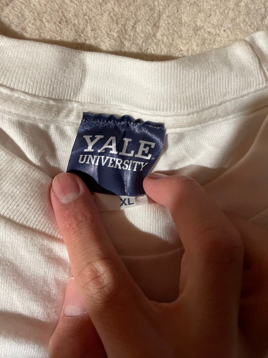 YALEの服です 一年前に購入したのですが一度も着てないので出品します