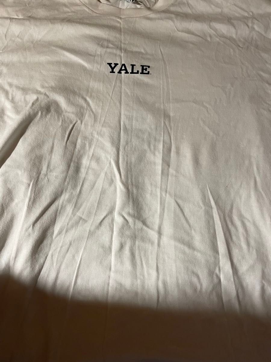 YALEの服です 一年前に購入したのですが一度も着てないので出品します