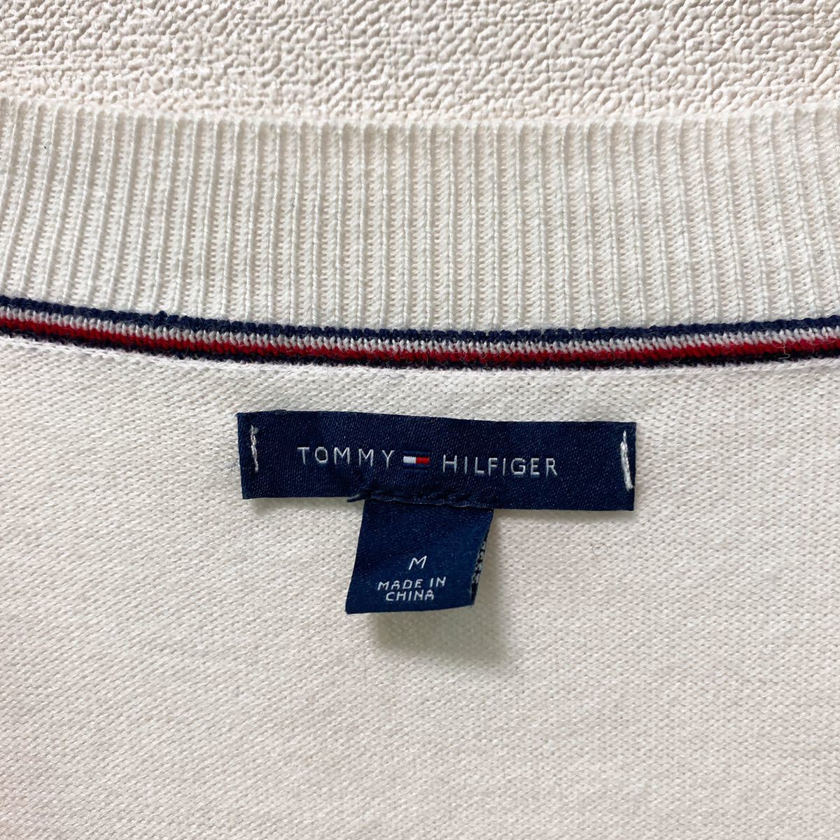 トミーヒルフィガー　ニット　セーター　Vネック　フラッグロゴ　男女兼用　Mサイズ　Tommy hilfiger ユニセックス　ワンポイント刺繍ロゴ_画像5