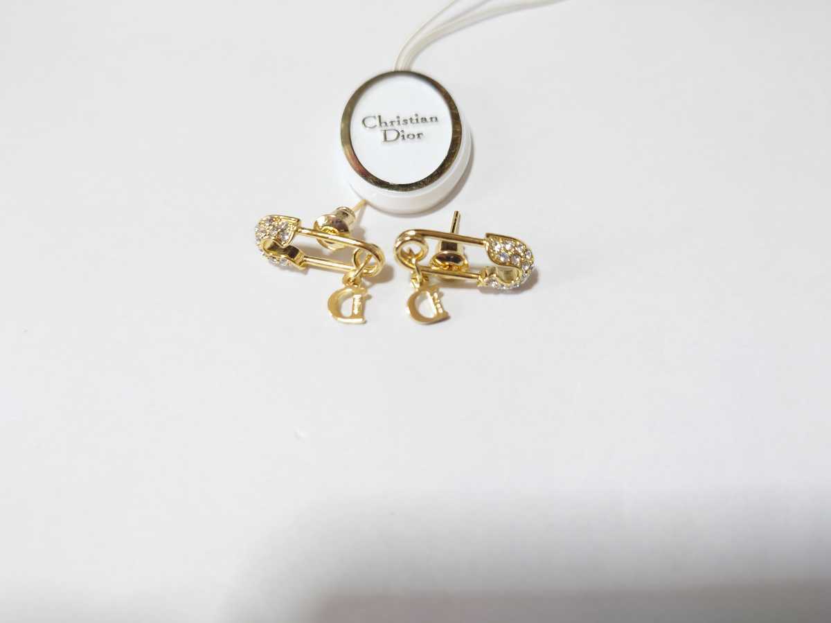 Christian Dior　クリスチャン・ディオール　安全ピン　デザイン　ピアス　ラインストーン　ゴールド色　美品　ほぼ未使用