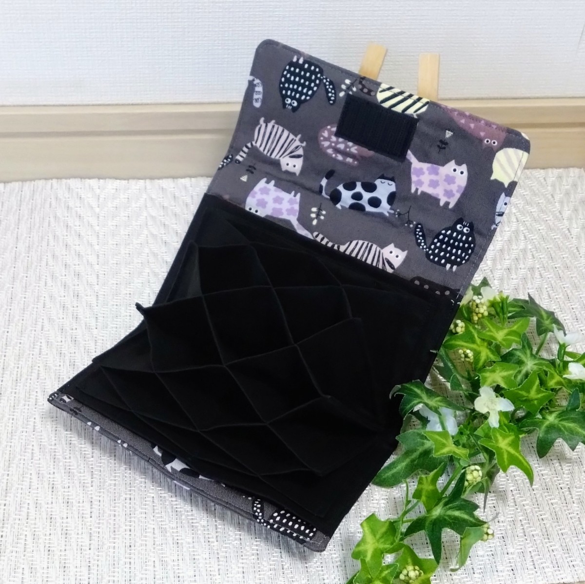 ハンドメイド☆ 蛇腹 じゃばら ハニカム カードケース グレー ねこねこミーティング ネコ 猫 × ブラック 黒色 無地の画像5