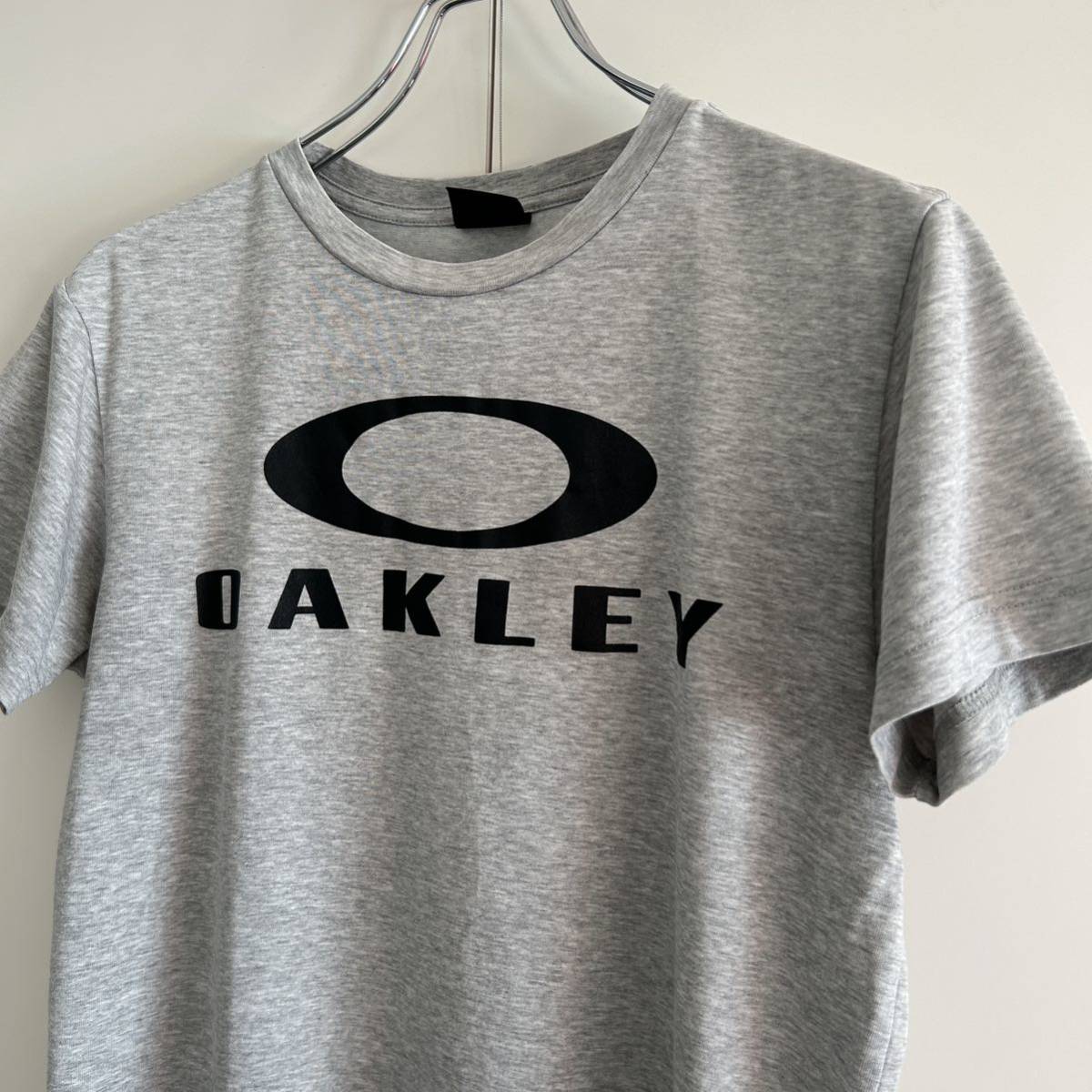 y2k OAKLEY オークリー ロゴ Tシャツ M ドライ テック系 グレー スポーツ ストリート 古着_画像1