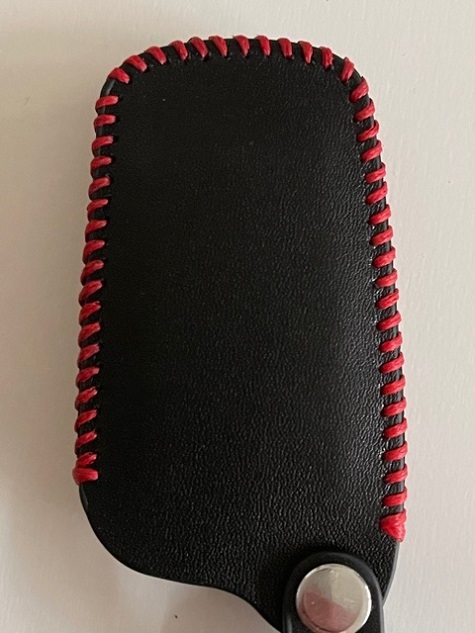 牛革ジャストフィットケース3ボタン 新型ハリアー ランドクルーザー ハイラックス スマートキーケース 黒色縫い糸赤 2