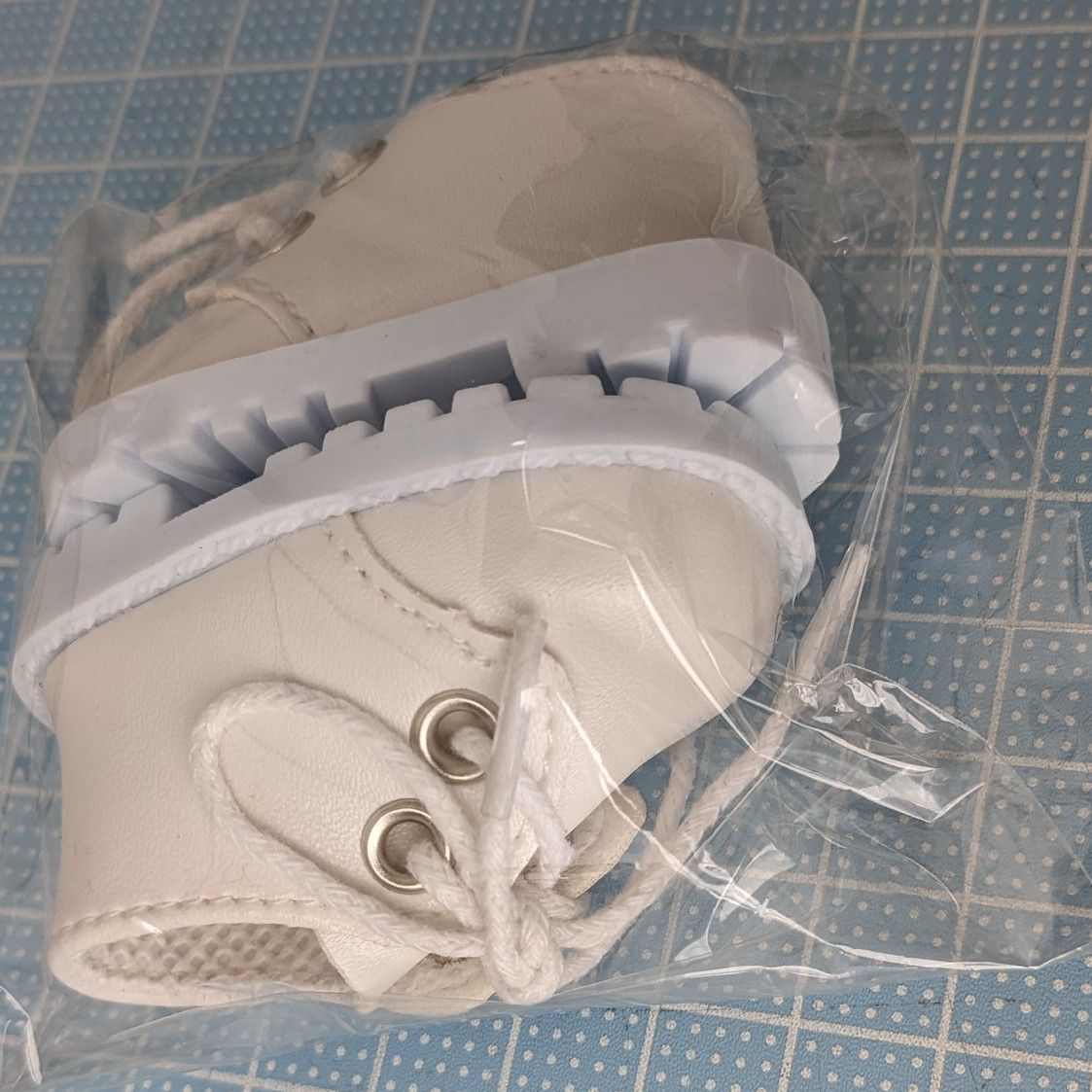 YUYAKESHI　20㎝ぬいぐるみ用ミニチュアシューズ　革靴　全長5.5㎝（内寸4.5㎝）ホワイト