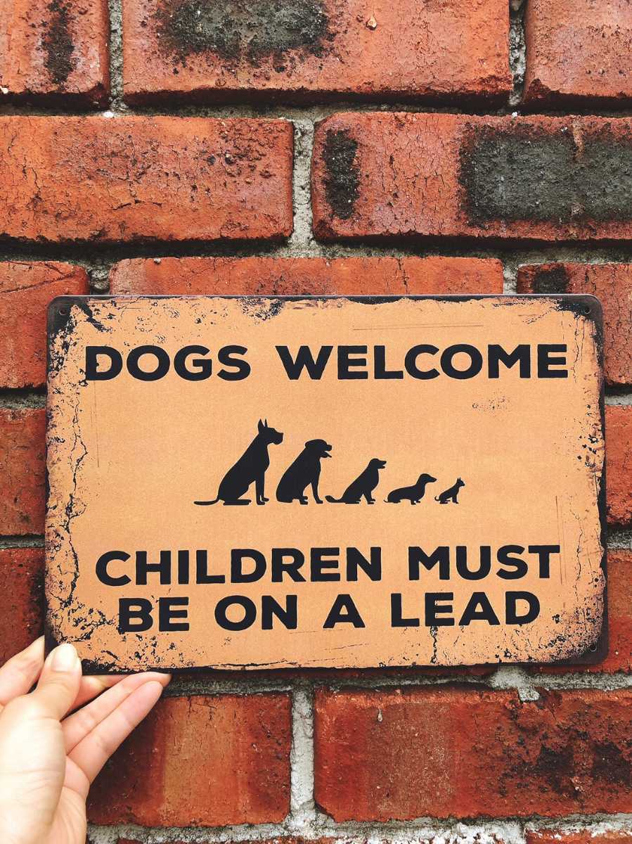  dog Cafe welcome board 