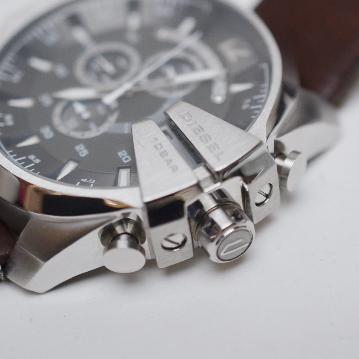 動作品 DIESEL メガチーフ クロノグラフ 腕時計 DZ-4290 ※ベルト要交換 クォーツ 革ベルト ディーゼル MEGA CHIEF_画像2