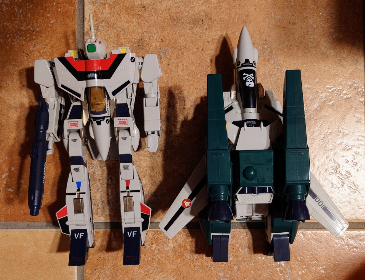 BANDAI 超時空要塞マクロス 1/55 VF-1Aバルキリー 、S スーパーバルキリー 中古品_画像1