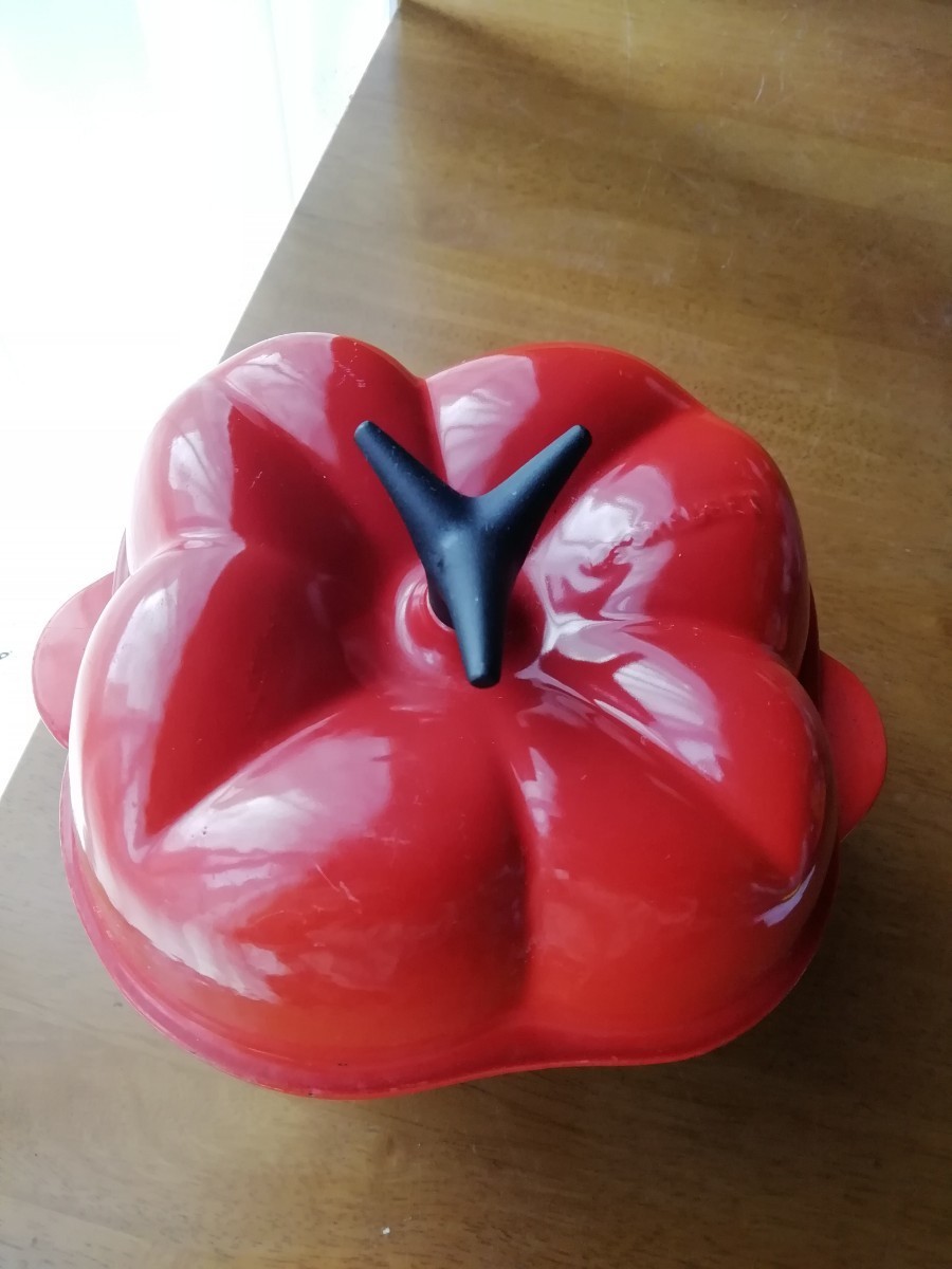 ル・クルーゼ トマト 両手鍋 21㎝ ベジタブルシリーズ キャンプ アウトドア オーブン CREUSET 送料込み