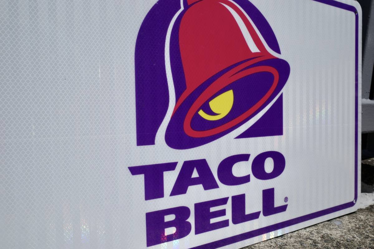 新品　TACO　BELL　タコベル　トラフィックサイン　ロードサイン　看板　アメリカ製 世田谷ベース 企業ロゴ カリフォルニア_画像2