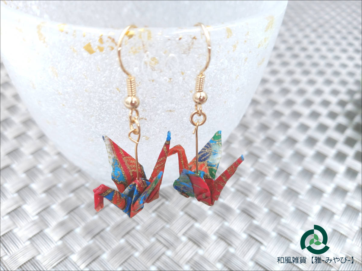 [ Japanese style earrings ] hand reverse side .&. crane .. Japanese paper earrings 2 set Japanese / English explanation attaching * free shipping 