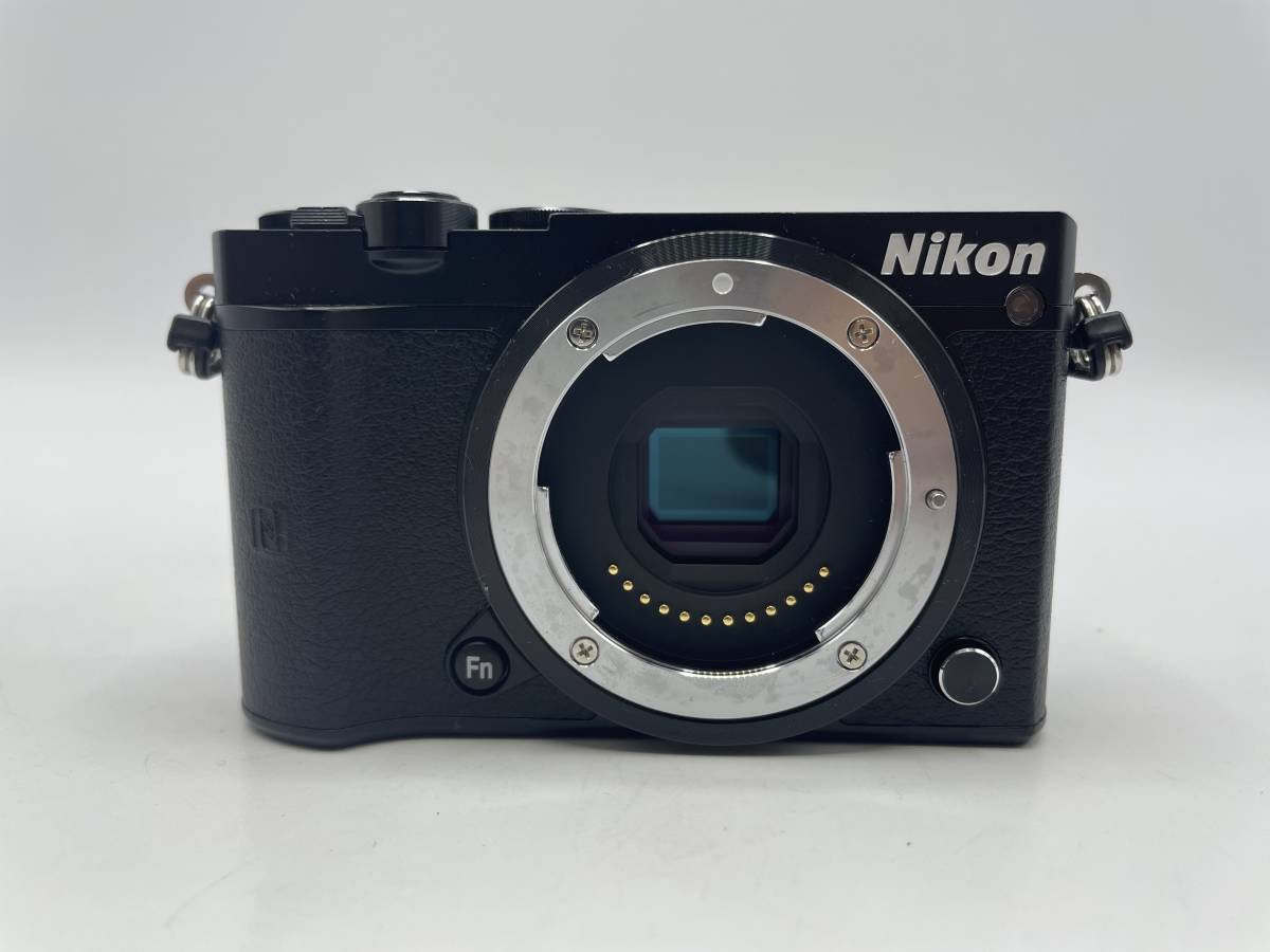 【良品】Nikon / ニコン 1 J5 / 1 NIKKOR 10-30mm 1:3.5-5.6 VR / 1 NIKKOR 18.5mm 1:1.8 / 箱・使用説明書・充電器【SK047】_画像2