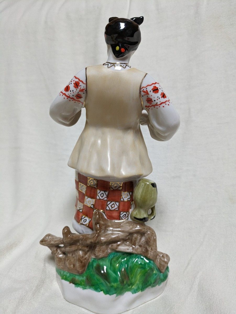 陶器人形　陶磁器　キエフ　ソ連　オダルカ　インテリア　置物飾り 　アンティーク　メイド20　ヴィンテージ　フィギュリン　住まい玩具