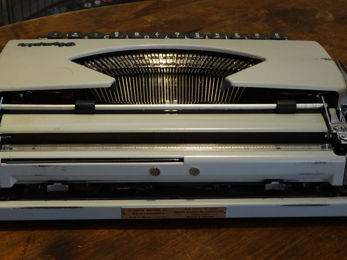 ■ 動作確認済 Olympia SF Deluxe (Model99) タイプライター 欧文キーボード オリンピア 概ね美品 ■_画像3