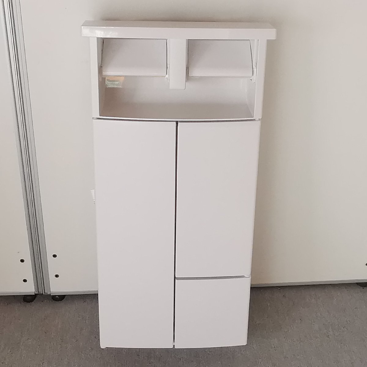 未使用 TOTO トイレ収納キャビネット YSC26R 紙巻き器付 現状品 未使用 TOTO トイレ収納キャビネット YSC26R 紙巻き器付 現状品