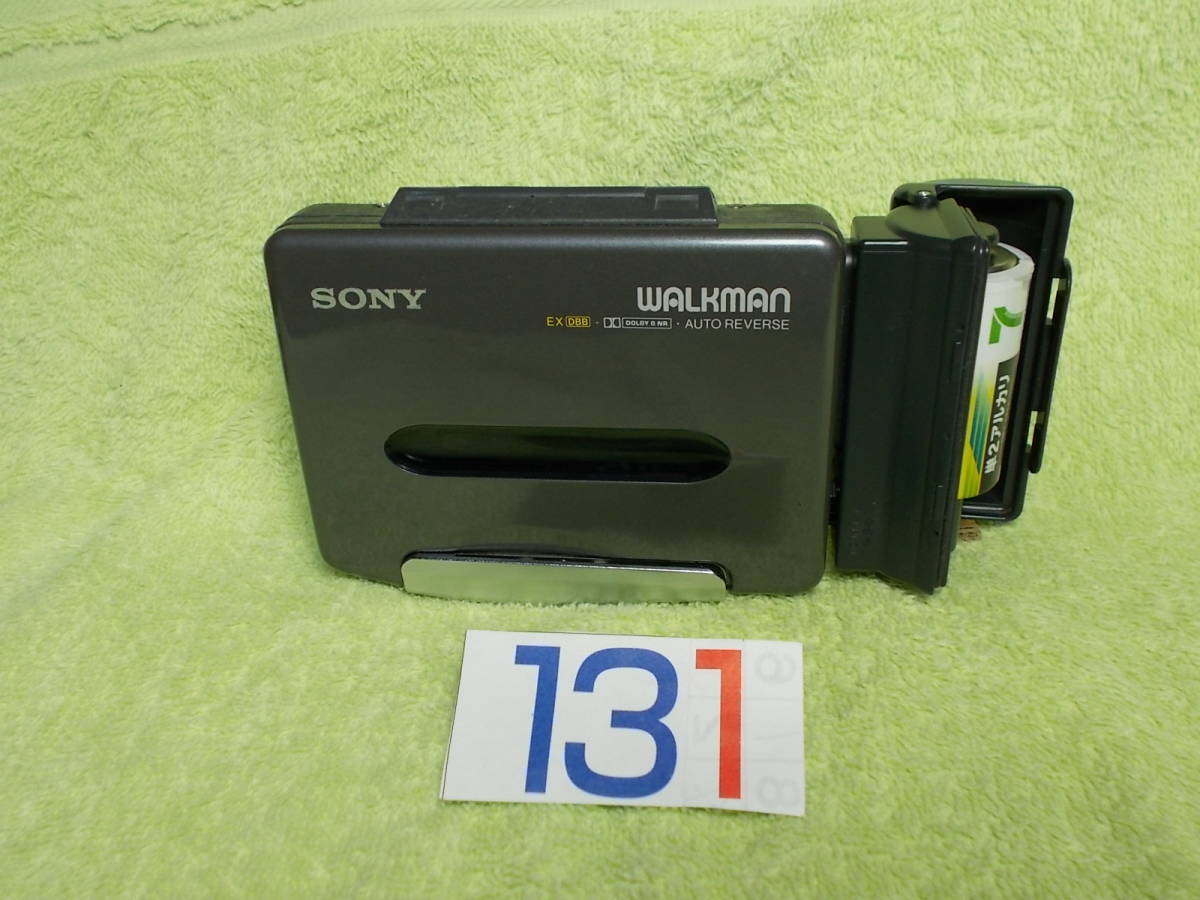 【 No.131 】★★ SONY WM-SX77 電池ケース付属 ジャンク品 「送料無料」です。★★_単２の電池は商品ではありません。