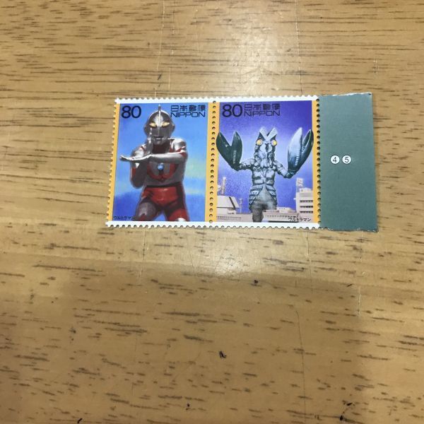 即決　20世紀デザイン切手　第13集　80円切手　ウルトラマン　バルタン星人　2連_画像1