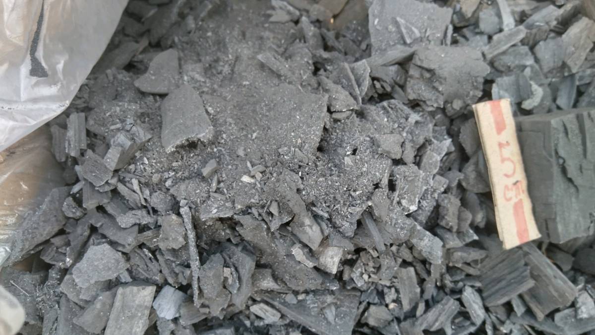 { including postage }( charcoal 386) bead charcoal small bead flour charcoal [ approximately 7.8kg] three-ply prefecture south Ise city block production soil improvement field garden earth pot earth under floor deodorization dehumidification . water heat insulation 