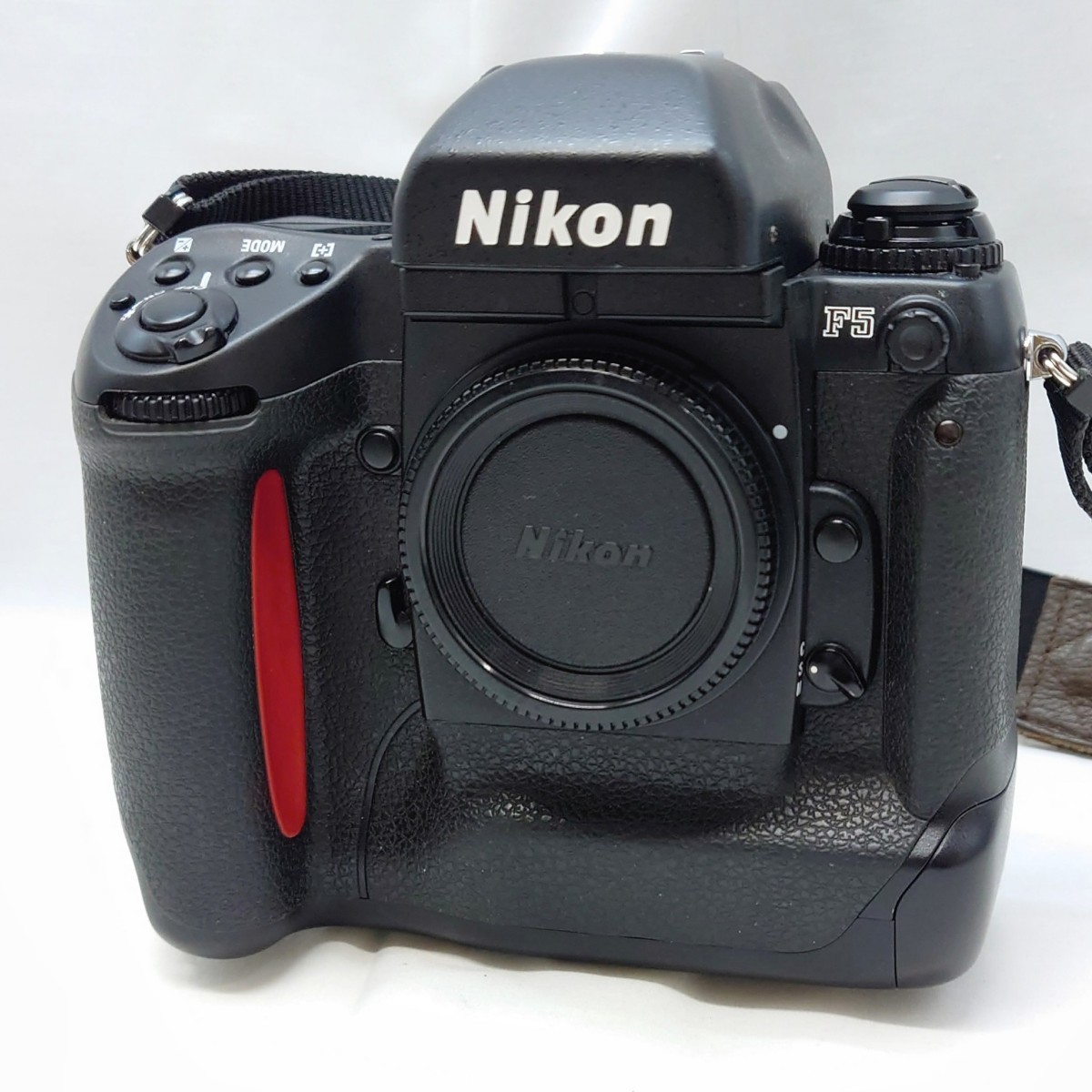 【1円～】 ニコン F5 ボディ 通電確認済み NIKON 一眼レフ カメラ 空シャッター オートフォーカス hgs149_画像1