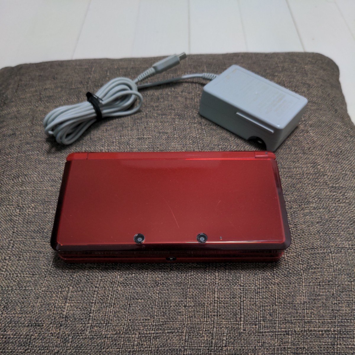 【美品】ニンテンドー3DS フレアレッド ACアダプターセット_画像1