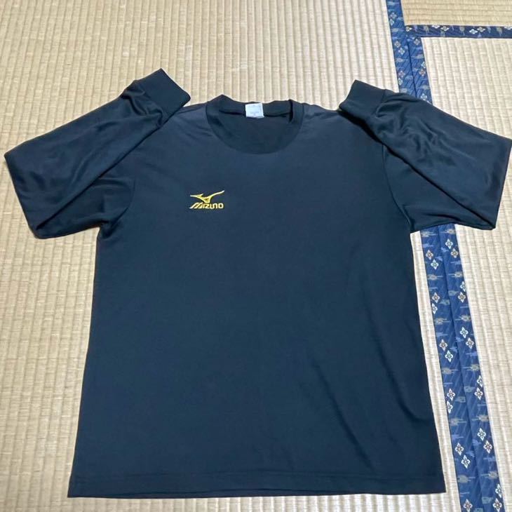 MIZUNO ミズノ長袖Tシャツ3枚Mサイズ　半袖Tシャツ1枚Lサイズ　合計4枚セット_画像3