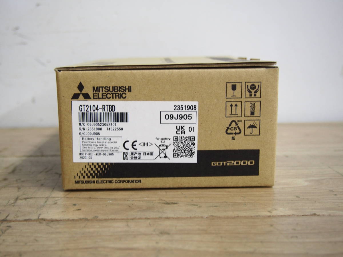 ★【1T1228-3α1】 新品、未使用 MITSUBISHI 三菱 GT2104-RTBD 2023年製 GOT2000 タッチパネル 動作保証_画像2