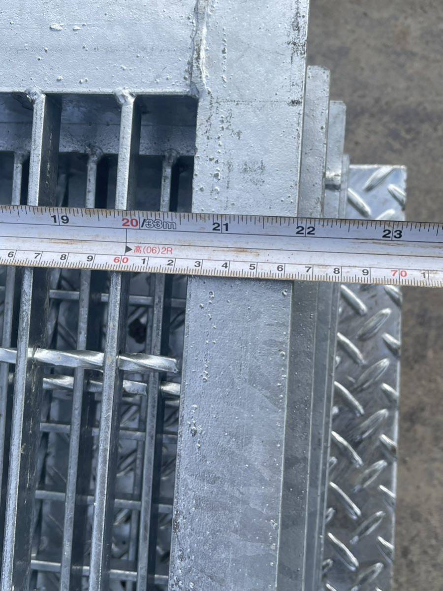 グレーチング 側溝 溝蓋 U字溝用 66.5センチ×66.5センチ×3センチ 4枚まとめ(1枚約11.7kg) 未使用品_画像4