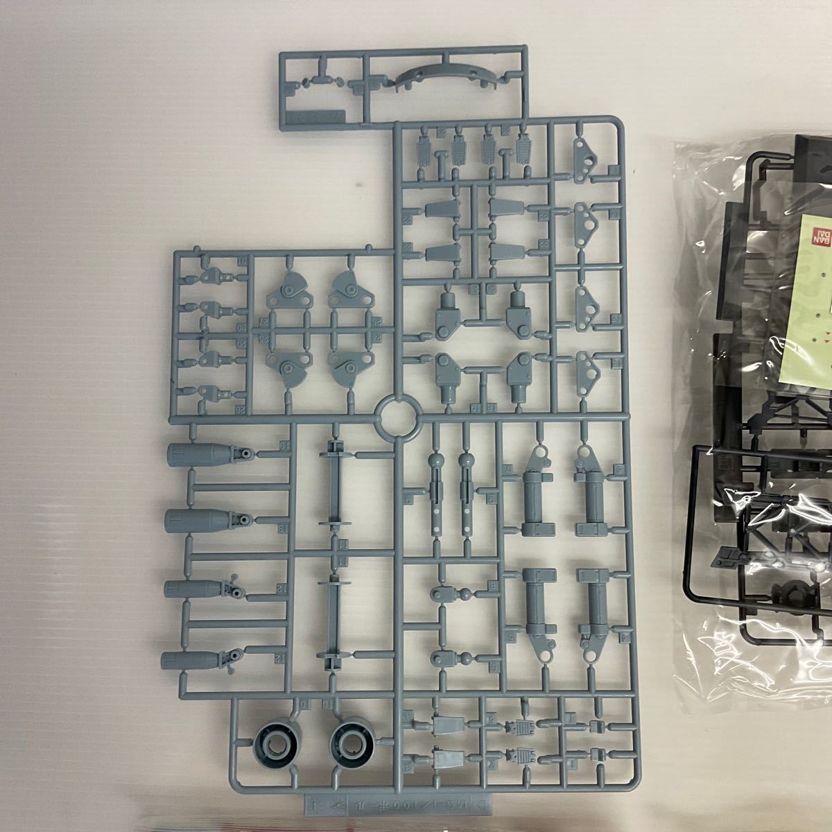 GA125-80T RB-79 ボール シャークマウスマーキング仕様 （1/100スケール MG その他 機動戦士ガンダム MS IGLOO 0145381）説明書なし_画像6