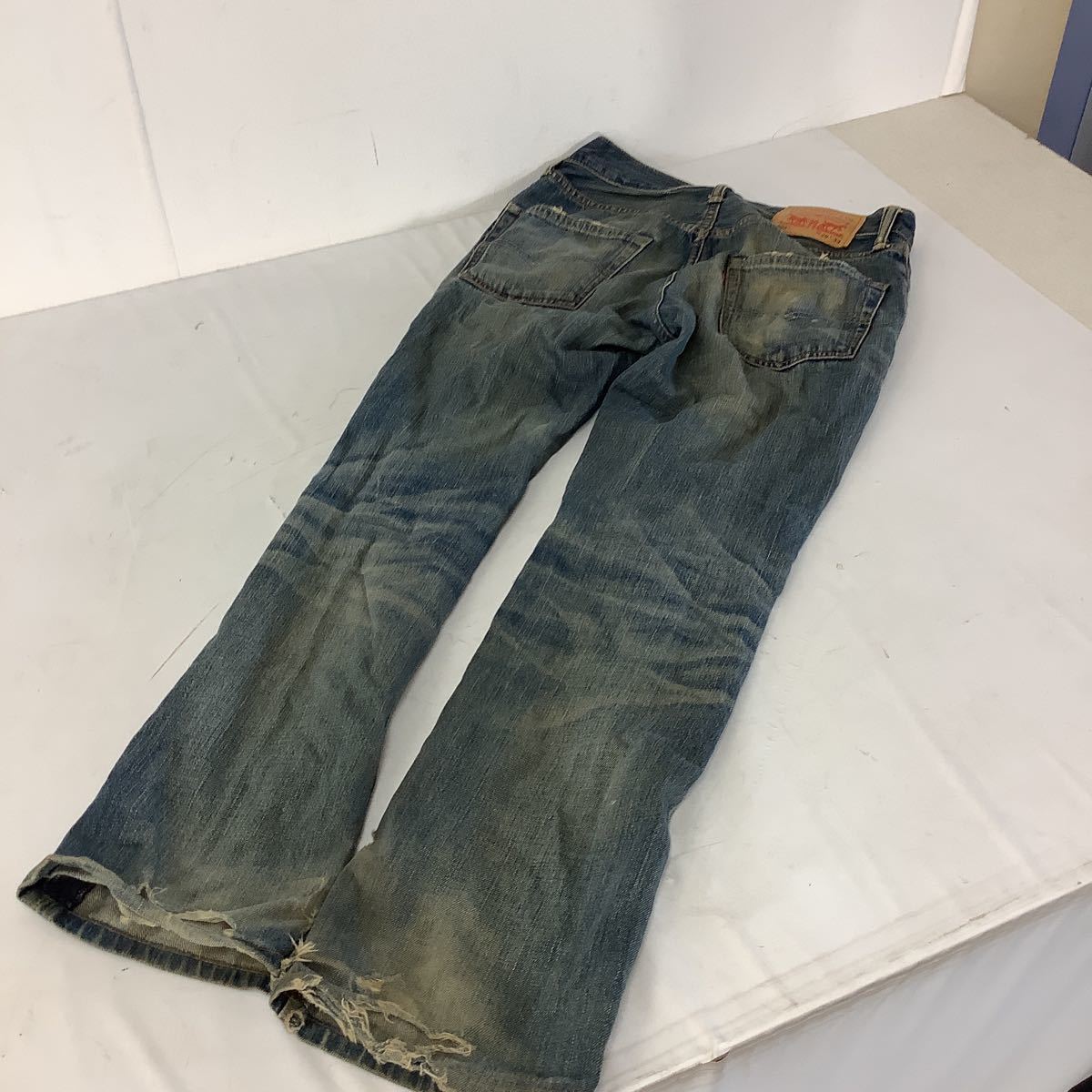 ◯営KU057-A7T60【埼玉発】LEVI'S リーバイス ジーンズ 502 W29 L33 CA00342 WPL423 ダメージ有り サイズ詳細説明欄 現状品_画像2