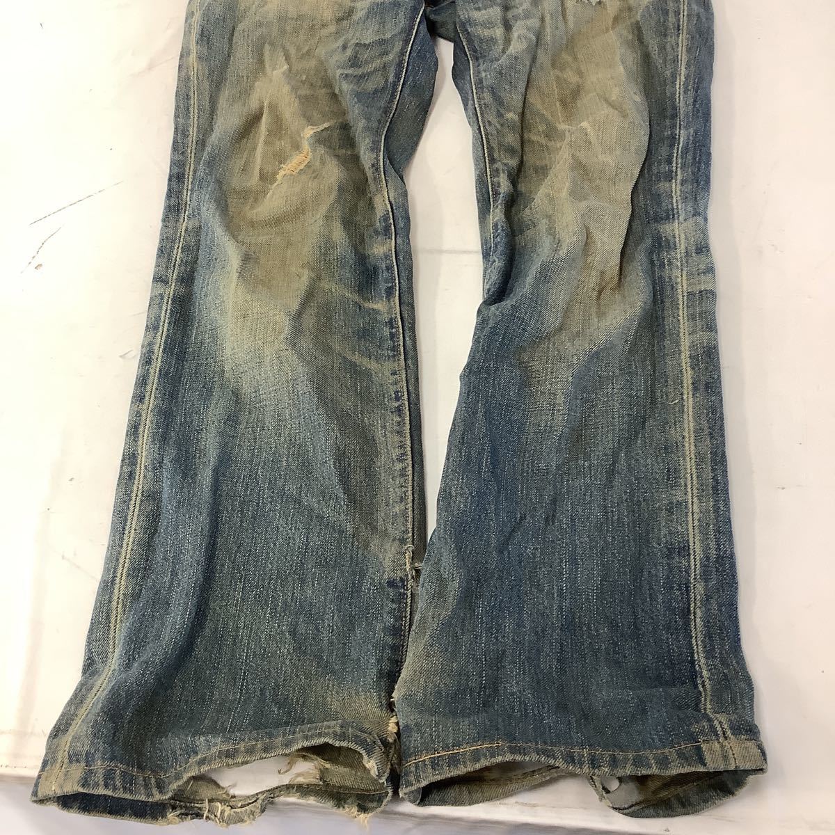 ◯営KU057-A7T60【埼玉発】LEVI'S リーバイス ジーンズ 502 W29 L33 CA00342 WPL423 ダメージ有り サイズ詳細説明欄 現状品_画像4