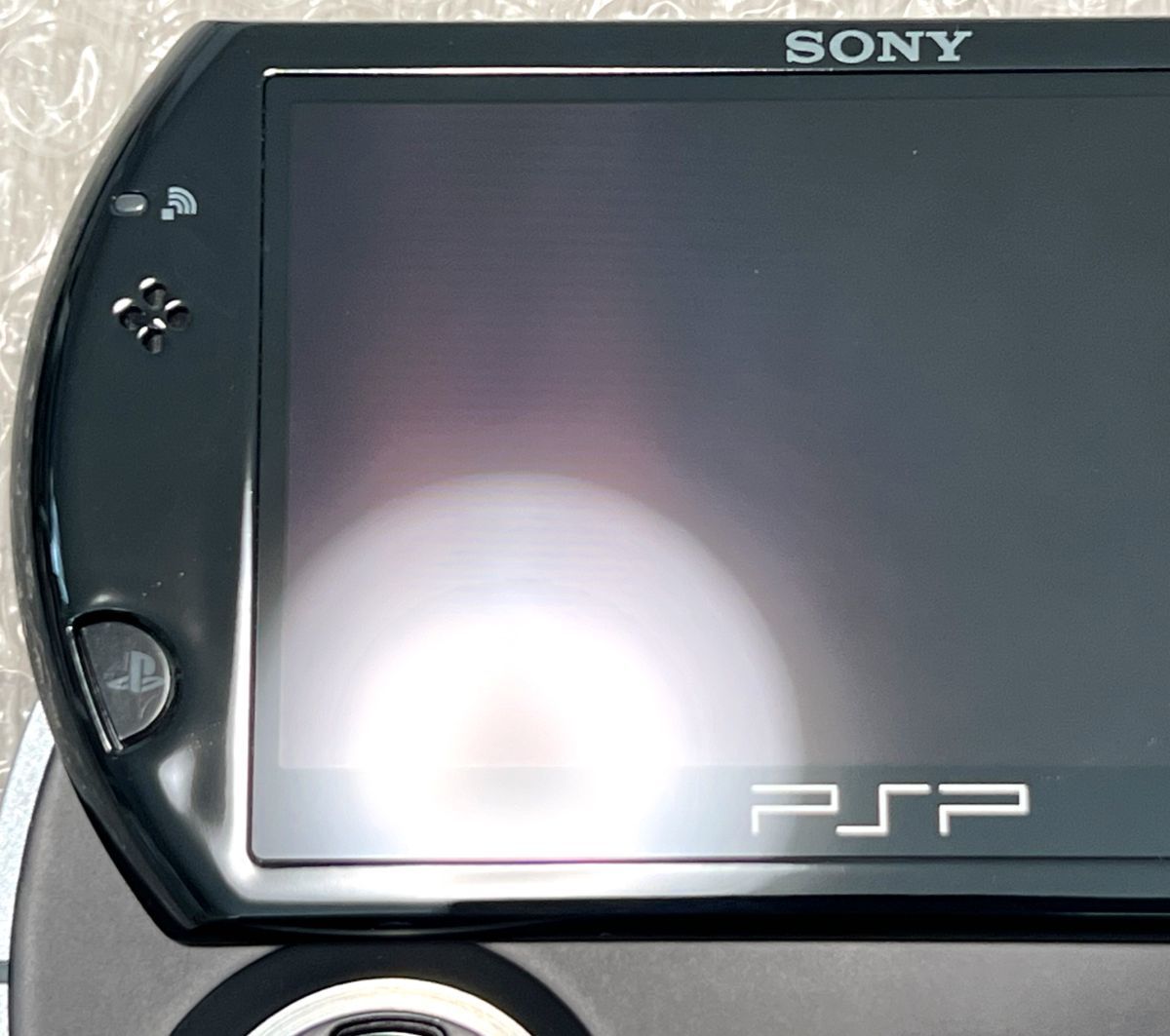 〈本体準美品・動作確認済み〉PSP go N1000 本体 ピアノブラック＋アルミケース PlayStation Portable go プレイステーション ポータブル_画像4