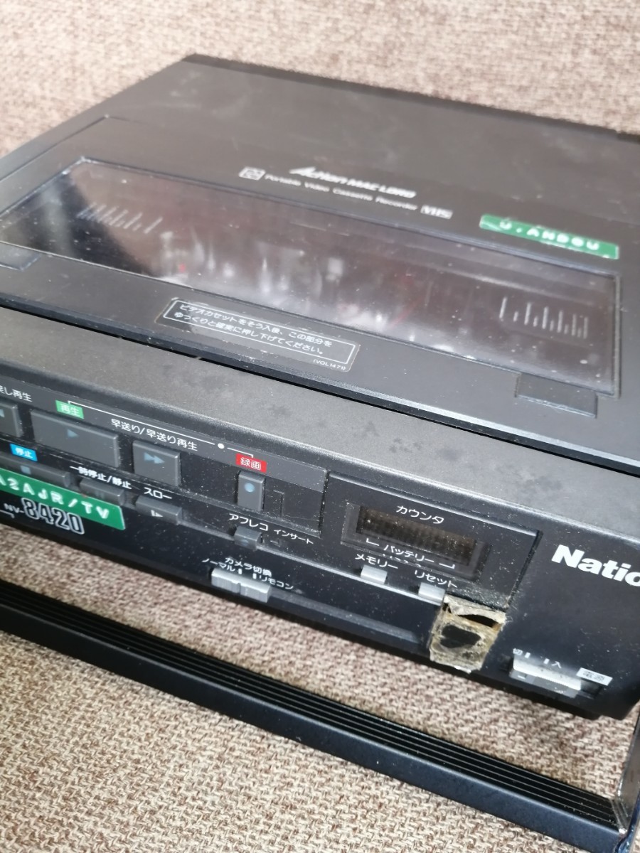 K73【当時物】 National ナショナル NV-8420 VHS ポータブルビデオカセットレコーダー ジャンク品_画像2