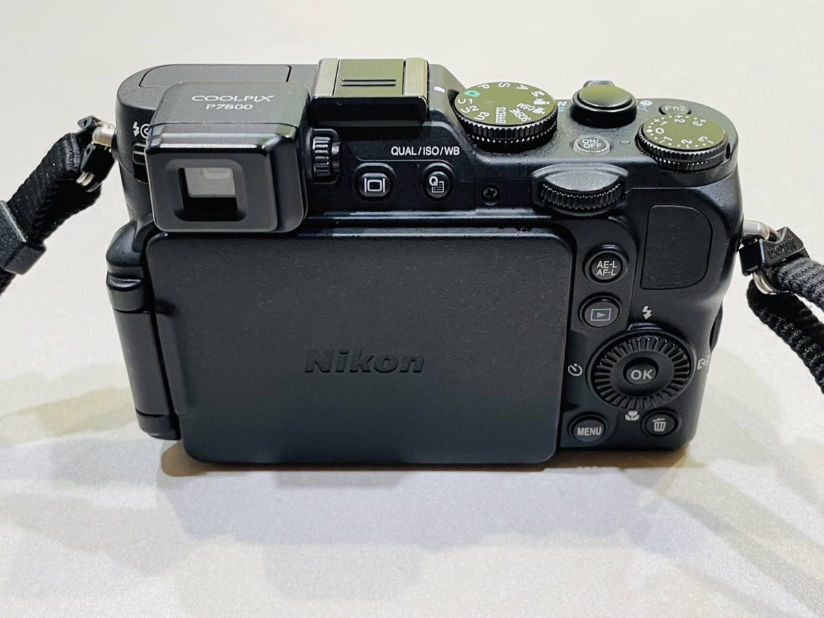 H5237 1円～ 【稼働品】 Nikon COOLPIX P7800 6.0-42.8mm 1:2-4 コンパクトデジタルカメラ 三脚付 充電器付 ケース付 SDカード付 説明書 _画像4