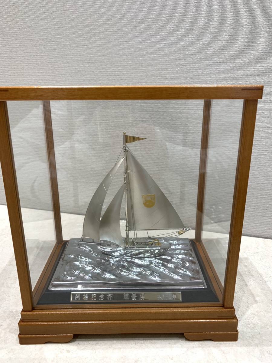 Ｍ2846　銀製品 帆船 ヨット SILVER E.P 開場記念杯　準優勝 平成十五年 ガラスケース入り 置物 飾り_画像2