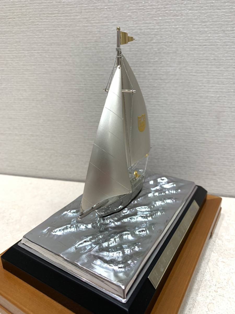 Ｍ2846　銀製品 帆船 ヨット SILVER E.P 開場記念杯　準優勝 平成十五年 ガラスケース入り 置物 飾り_画像3