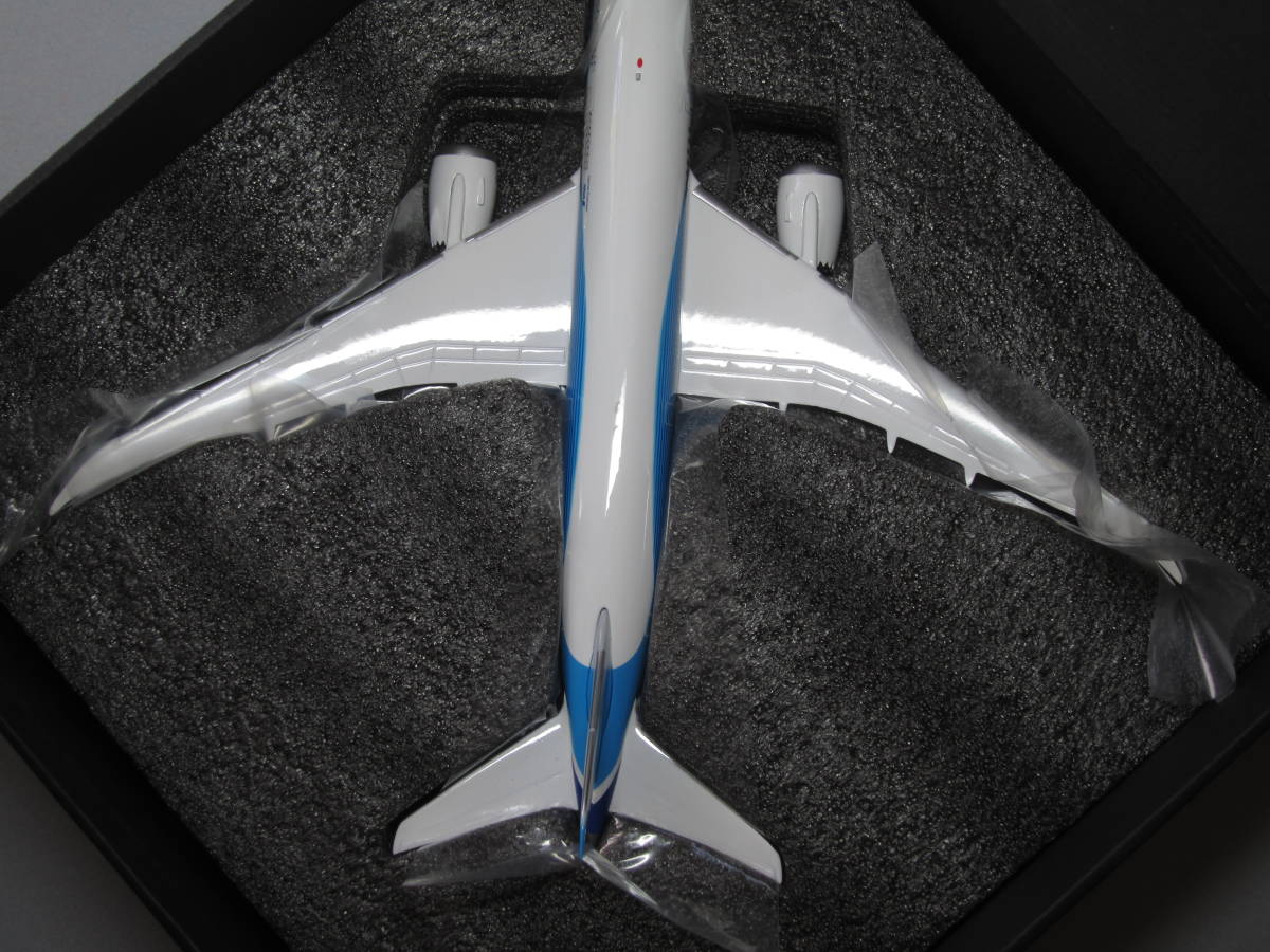 ◆ダイキャスト製（タイヤ等一部除く）◆ＢＯＥＩＮＧ [N787BA] ＤＲＥＡＭ）ＬＩＮＥＲ【ＡＮＡ】◆Phoenix [1:200]◆Ｂ７８７_画像3