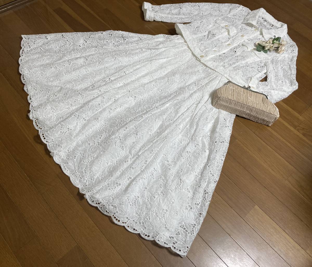  обычная цена 126,520 иен! Ingeborg отверстие цветок вышивка гонки выставить юбка жакет белый 2018 год 