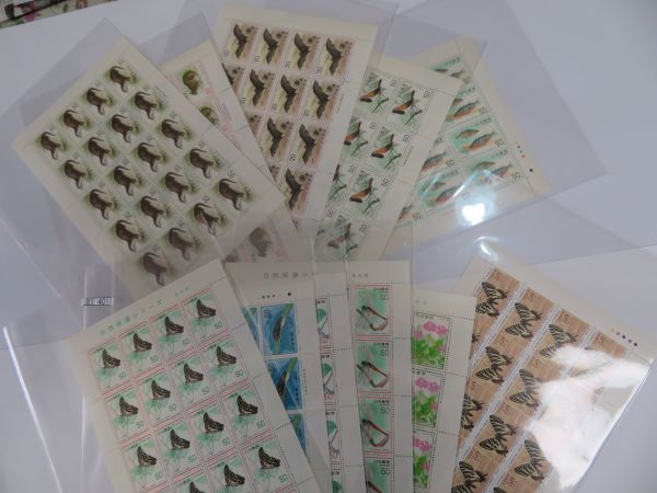 ⑧ コレクション処分品  401   日本切手 額面以下「自然保護シリーズ 12種＋昆虫会議」 1974年～ 20円・50円×20枚 13種13シートの画像1