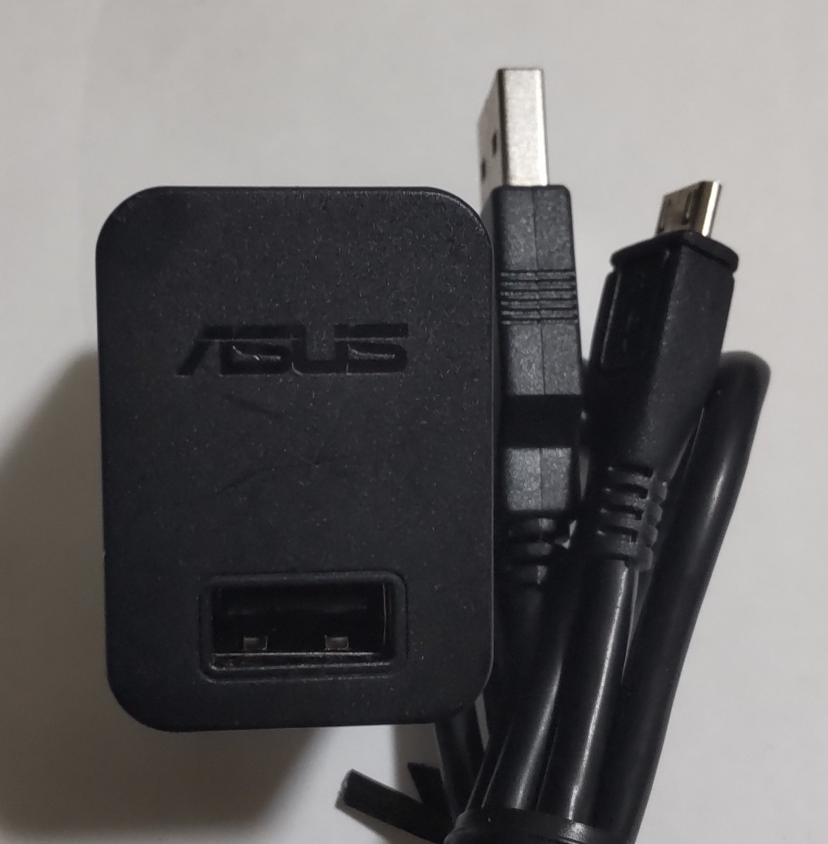  ASUS　ACアダプター USB充電器　PSM06A-050Q 5.2V 1.35A 黒 充電ケーブル付