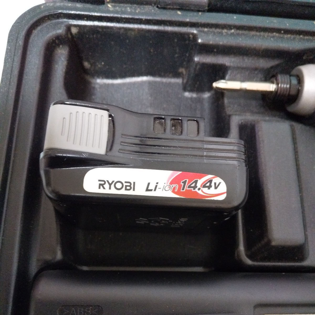 RYOBI リョービ 充電式 インパクトドライバー　BID-1415 14.4V ケース付き 中古品 バッテリーNG品_画像5