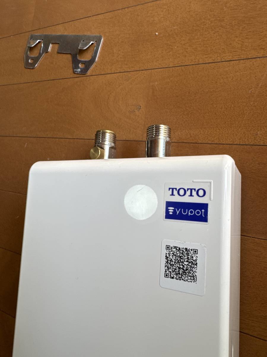 TOTO RE01M 住宅用 小型 電気温水器 1L 元止め式 湯ぽっと 38℃適温出湯 取付け金具付【ラスト２台！】100V トイレ 洗面台 洗面化粧台等に_画像3