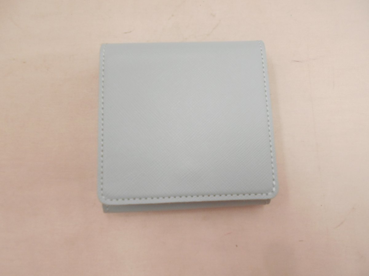 【comーono】コム　オノ　二つ折りコンパクト財布　型押しレザー　スカイブルー　SY02-RH2_画像1