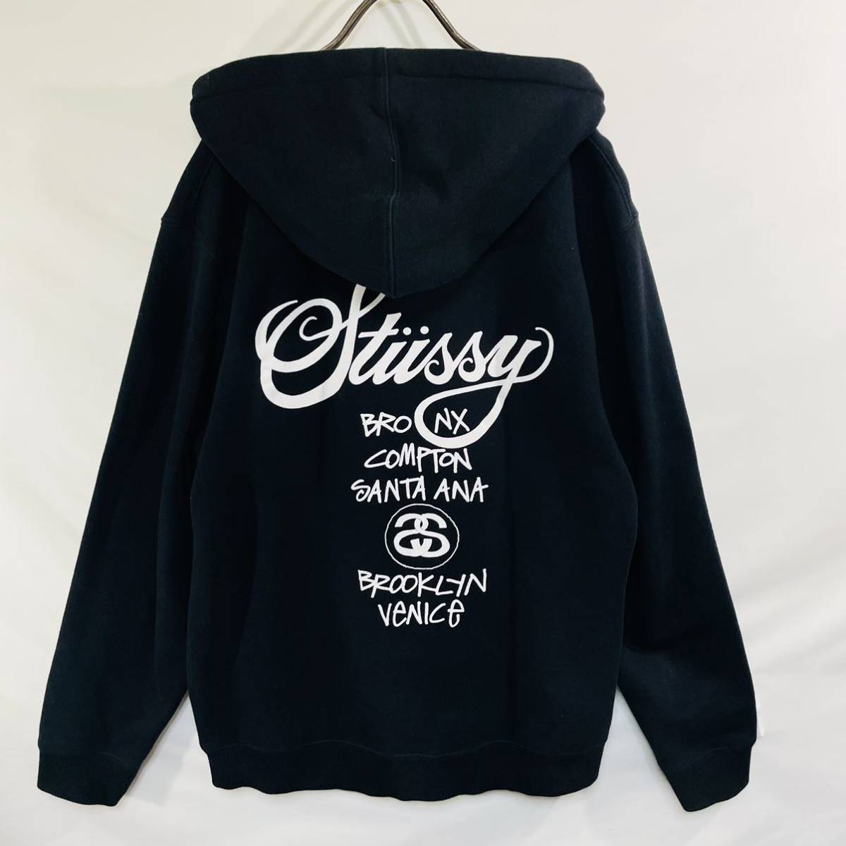 STUSSY ステューシー プルオーバー パーカー ワールドツアー バックプリント 黒 M 美品 裏起毛 ブラック デカロゴ スウェット トレーナー_画像2