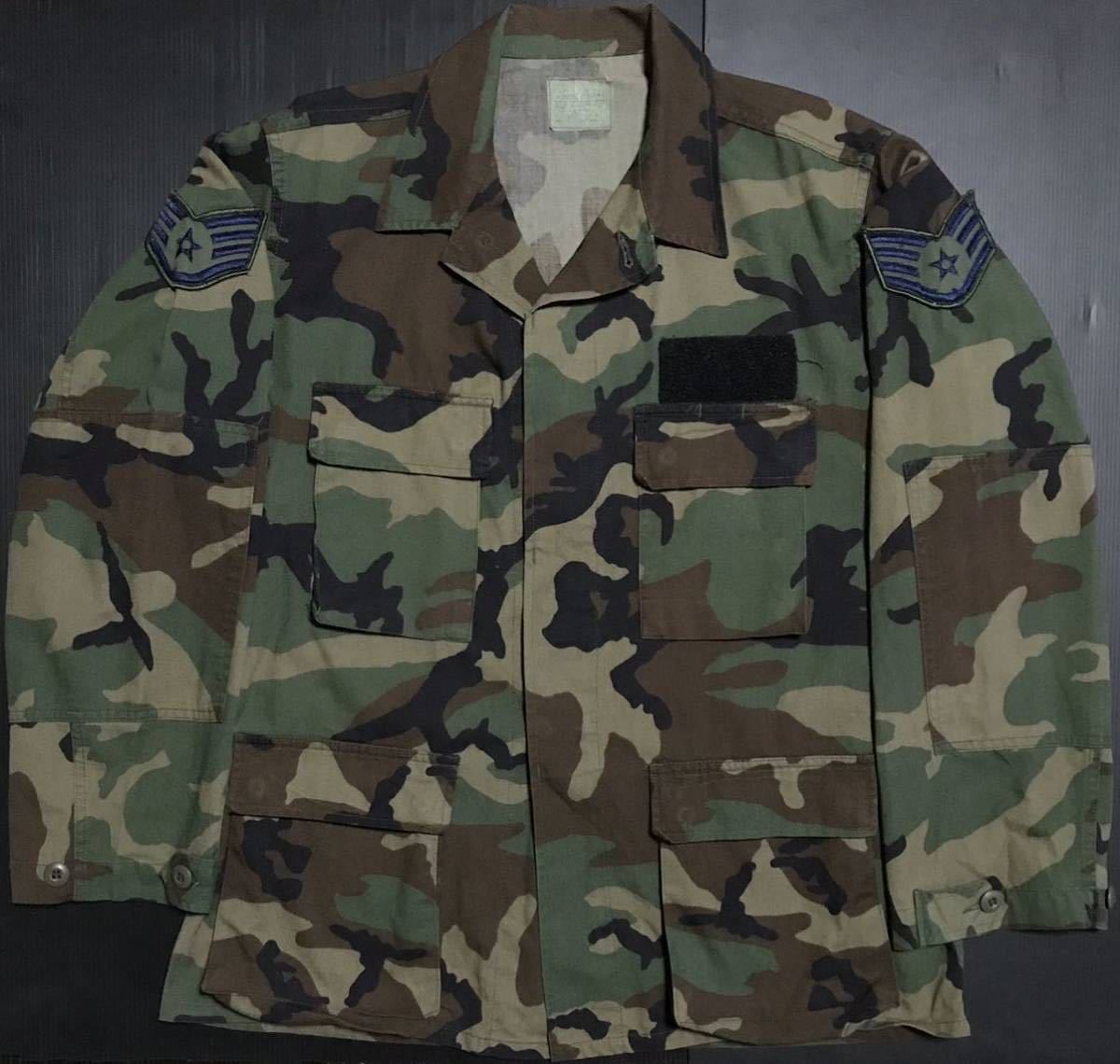 即決　　米軍放出品　米空軍　ウッドランド BDU ジャケット　M-Rサイズ　階級章付き_画像1