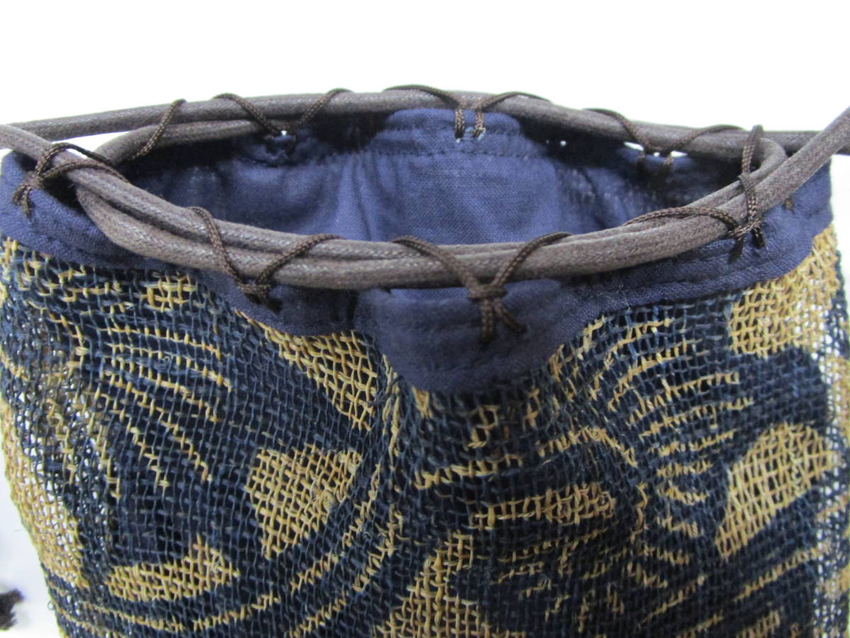 伝統的工芸品 しな布 オリジナル商品 科布の巾着袋 大 藍型染め 唐草柄②藍染 アイ染め_裏地は木綿を使っています。