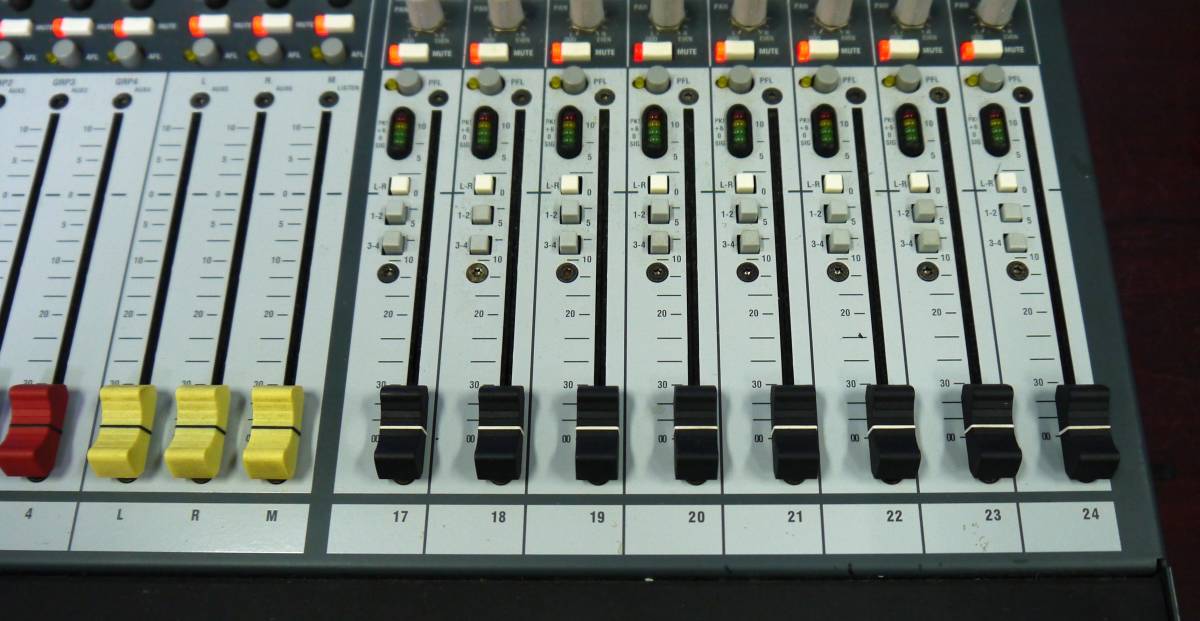 Allen & Heath AH-GL2400-24 24-Input, 4-Buss 手渡し限定 (中古)_画像4