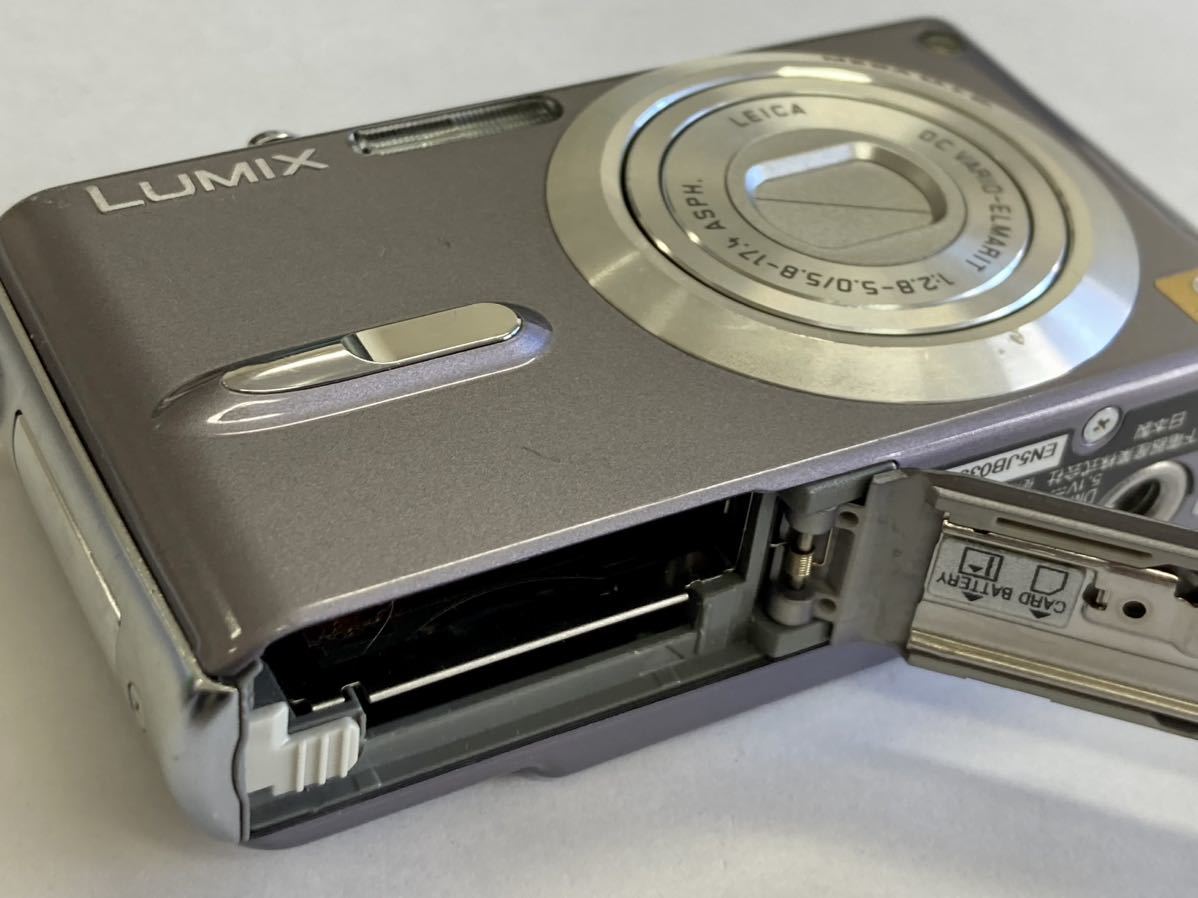 TH パナソニック LUMIX ルミックス DMC-FX9 コンパクトデジタルカメラ 中古品 動作未確認 ジャンク_画像5