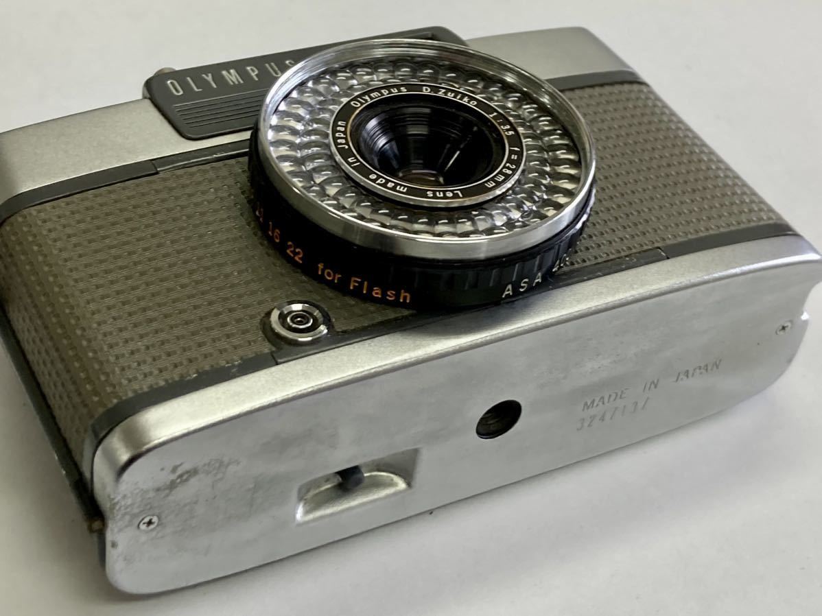 TH オリンパス ペン OLYMPUS-PEN EE-2 F.Zuiko コンパクトフィルムカメラ 1:3.5 f＝28mm シャッターOK 動作未確認 ジャンク_画像4