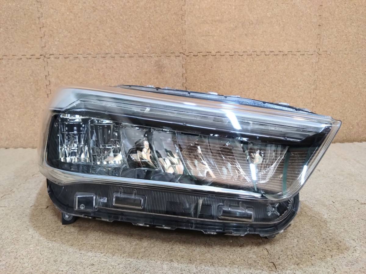 【ジャンク品】トヨタ ダイハツ ライズ ロッキー A200A A200S 右ヘッドライト LED 81110 B1440 81110-B1441 打刻印:AD【R5-5321C-O】NT_画像1