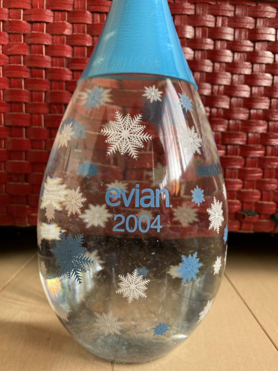evian　エビアン　2004年イヤーボトル＆2005年イヤーボトル　２個セット　記念ボトル　インテリア　オブジェ _画像8