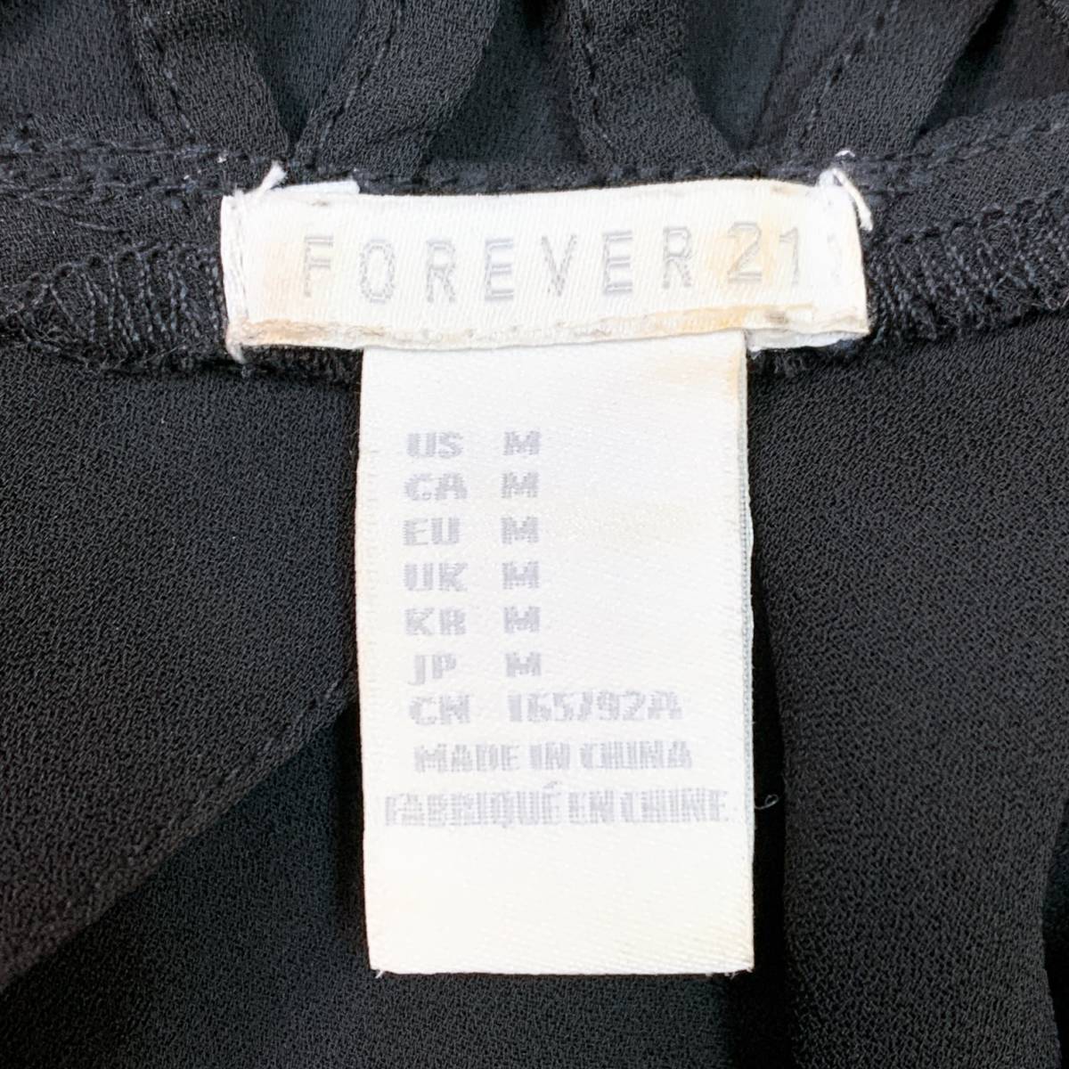 S1984 FOREVER21 レディース ひざ丈ワンピース 人気 M 黒 無地 上品 シック モノトーンモード 薄手 透け感 シンプル_画像8